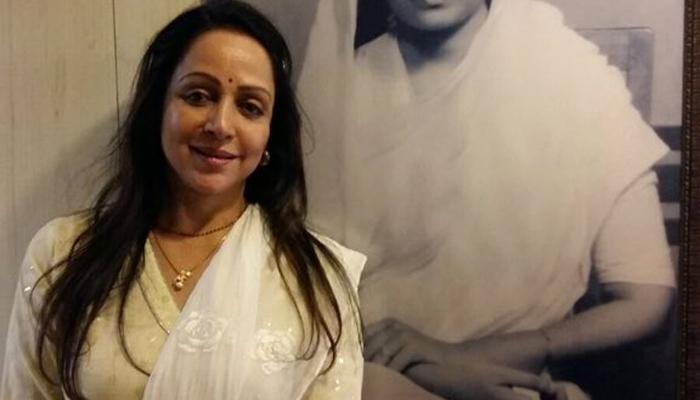 'ड्रीम गर्ल' हेमामालिनी गायिकेच्या रुपात! 'ड्रीम गर्ल' हेमामालिनी गायिकेच्या रुपात!