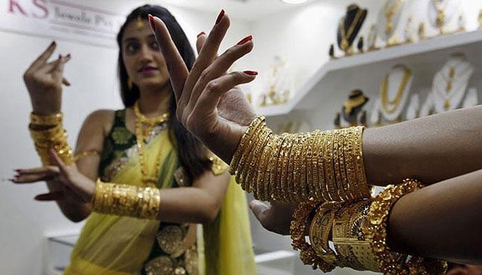 सोने दरात सलग तिसऱ्या दिवशी घसरण सोने दरात सलग तिसऱ्या दिवशी घसरण