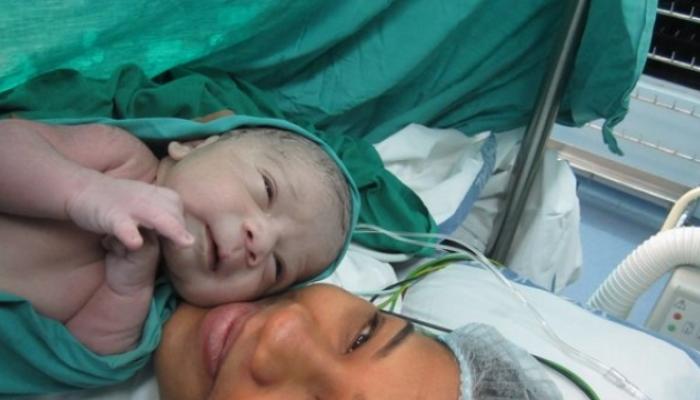 महाराष्ट्रातली पहिली टेस्ट ट्यूब बेबी झाली आई महाराष्ट्रातली पहिली टेस्ट ट्यूब बेबी झाली आई