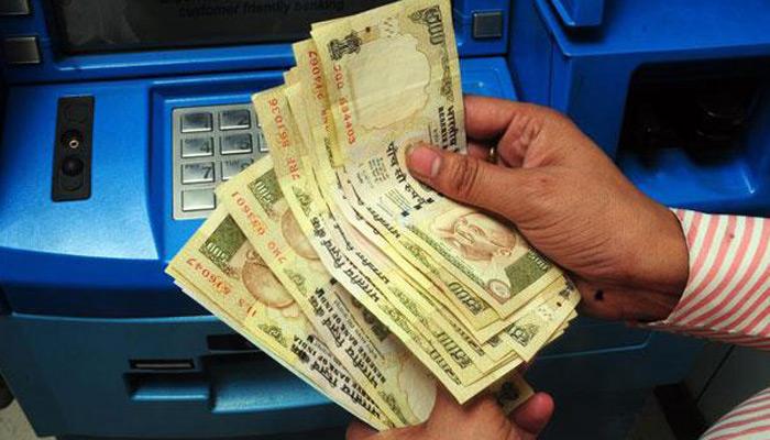 एटीएममधून पैसे काढणाऱ्यांनो आता मिळणार १०० रुपये फ्री एटीएममधून पैसे काढणाऱ्यांनो आता मिळणार १०० रुपये फ्री