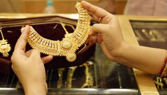 सोने दरात पुन्हा घसरण सोने दरात पुन्हा घसरण
