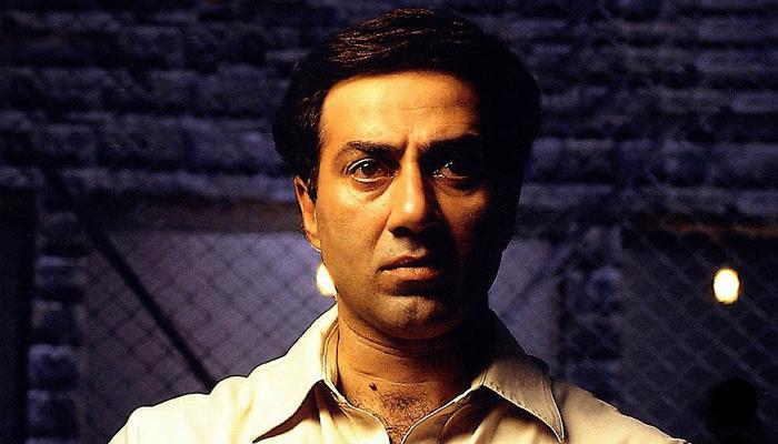 'आता बघू माझ्यासोबत कोण काम करतो', सनीने दिलं आव्हान 'आता बघू माझ्यासोबत कोण काम करतो', सनीने दिलं आव्हान