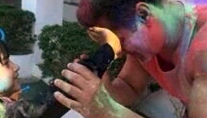 सलमान खेळला चाहत्यांसोबत होळी सलमान खेळला चाहत्यांसोबत होळी