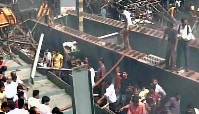 कोलकाता येथे फ्लाय ओव्हर ब्रिज कोसळ्याने १० जणांचा मृत्यू कोलकाता येथे फ्लाय ओव्हर ब्रिज कोसळ्याने १० जणांचा मृत्यू