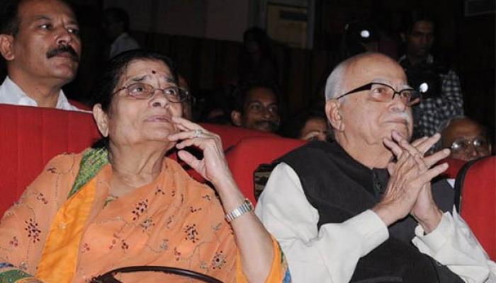 लालकृष्ण अडवाणींच्या पत्नी कमला अडवाणी यांचे निधन लालकृष्ण अडवाणींच्या पत्नी कमला अडवाणी यांचे निधन