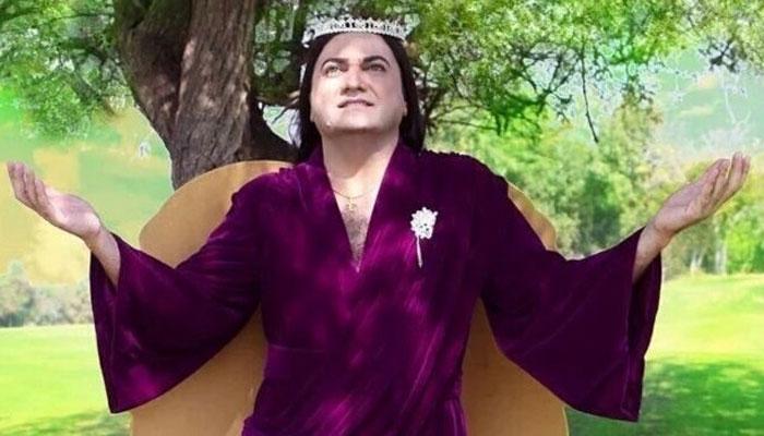 व्हिडिओ : 'आय टू आय'वाला पाक गायक आता बनलाय 'परी'! व्हिडिओ : 'आय टू आय'वाला पाक गायक आता बनलाय 'परी'!