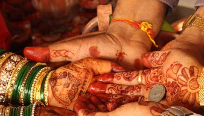 वयाच्या ३२ वर्षानंतर लग्न केल्यास काय असतो धोका वयाच्या ३२ वर्षानंतर लग्न केल्यास काय असतो धोका