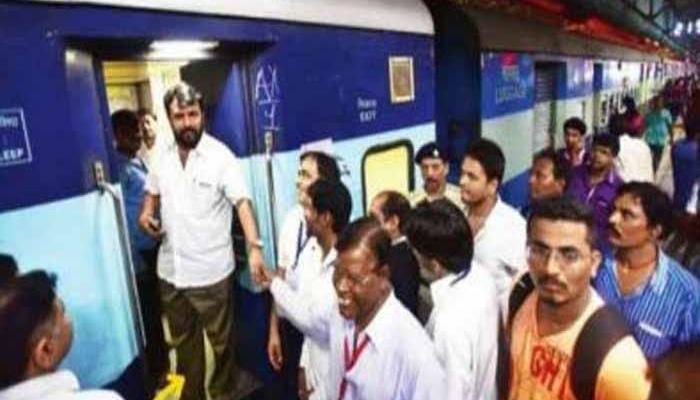 शिवसेना आमदाराने १ तास रोखून धरली एक्स्प्रेस शिवसेना आमदाराने १ तास रोखून धरली एक्स्प्रेस