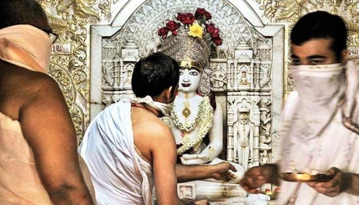महावीर जयंतीवरचा अनावश्यक खर्च टाळून दुष्काळग्रस्तांना मदत महावीर जयंतीवरचा अनावश्यक खर्च टाळून दुष्काळग्रस्तांना मदत