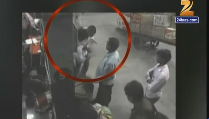 कुर्ला लोकमान्य टिळक टर्मिनस येथे प्रवाशांची पोलिसांकडून लुटमार कुर्ला लोकमान्य टिळक टर्मिनस येथे प्रवाशांची पोलिसांकडून लुटमार