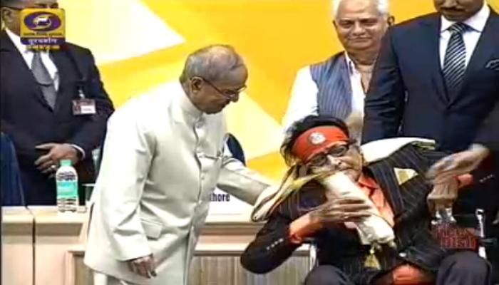 ज्येष्ठ अभिनेते मनोज कुमार यांचा दादासाहेब फाळके पुरस्कारानं गौरव ज्येष्ठ अभिनेते मनोज कुमार यांचा दादासाहेब फाळके पुरस्कारानं गौरव