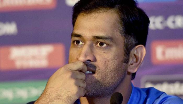 धोनीशी लग्नापूर्वी असलेले संबंध एका 'डागा'प्रमाणे धोनीशी लग्नापूर्वी असलेले संबंध एका 'डागा'प्रमाणे
