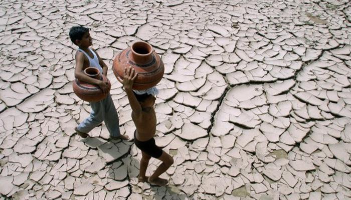 रेल्वेनं पाणी पाठवण्याचा प्रस्ताव मुख्यमंत्र्यांनी फेटाळला रेल्वेनं पाणी पाठवण्याचा प्रस्ताव मुख्यमंत्र्यांनी फेटाळला