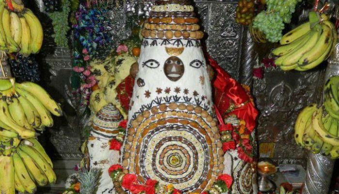 विघ्न येण्यापूर्वीच रडू लागते ही मूर्ती! विघ्न येण्यापूर्वीच रडू लागते ही मूर्ती!