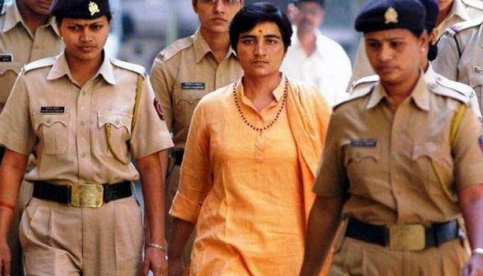 मालेगाव स्फोट : साध्वी प्रज्ञा सिंहला क्लीन चीट, मोक्का हटवणार मालेगाव स्फोट : साध्वी प्रज्ञा सिंहला क्लीन चीट, मोक्का हटवणार