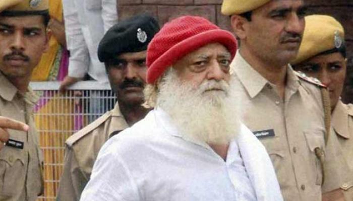 आसारामचे भक्त पोलिसांना नडले आसारामचे भक्त पोलिसांना नडले