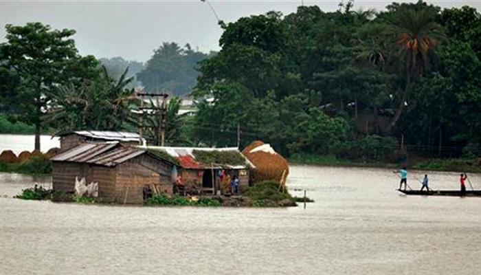 आसाममध्ये जोरदार पावसानंतर भूस्खलनाने १० ठार आसाममध्ये जोरदार पावसानंतर भूस्खलनाने १० ठार