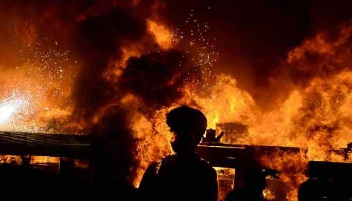 मानखुर्द येथे केमिकल गोडाऊनला भीषण आग मानखुर्द येथे केमिकल गोडाऊनला भीषण आग