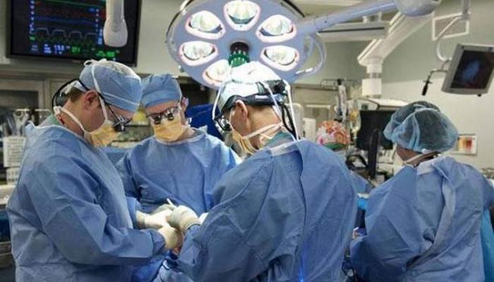 धक्कादायक : ऑक्सीजनच्या ऐवजी दिलं नायट्रस ऑक्साइड धक्कादायक : ऑक्सीजनच्या ऐवजी दिलं नायट्रस ऑक्साइड