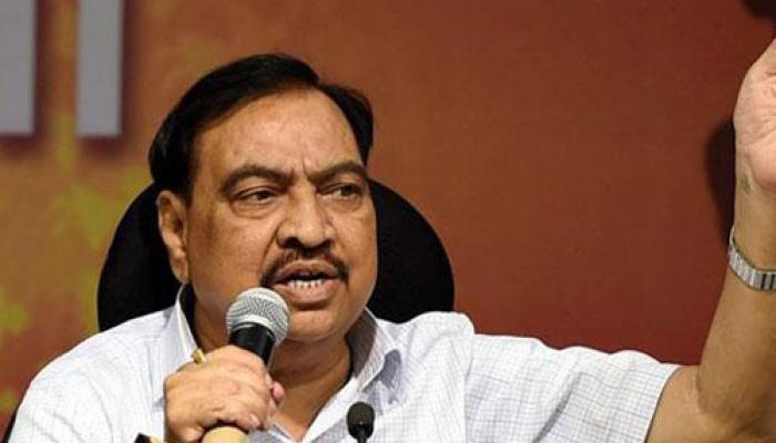 दाऊद फोन कॉल वाद : खडसेंवर आरोप लावणाऱ्या हॅकरच्या परिवाराला धमकी दाऊद फोन कॉल वाद : खडसेंवर आरोप लावणाऱ्या हॅकरच्या परिवाराला धमकी