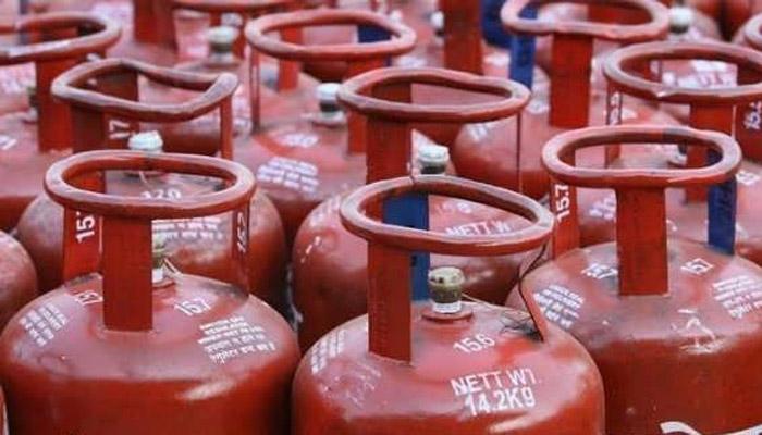 विनाअनुदानित सिलेंडर 21 रुपयांनी महाग विनाअनुदानित सिलेंडर 21 रुपयांनी महाग