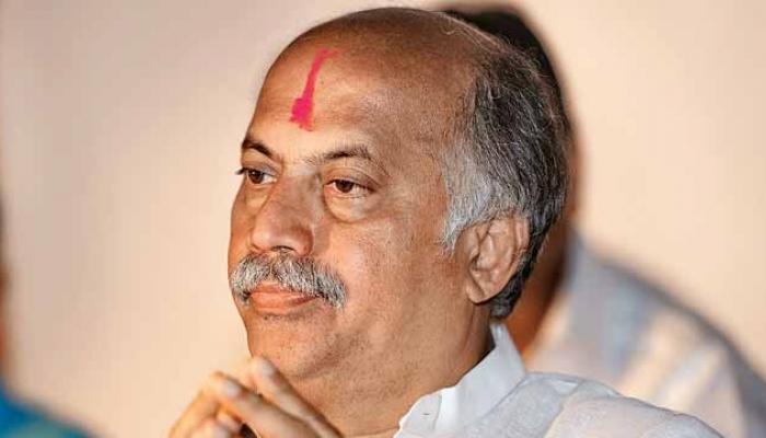 कामत यांच्या राजीनाम्यानंतर मुंबई काँग्रेसमध्ये घमासान कामत यांच्या राजीनाम्यानंतर मुंबई काँग्रेसमध्ये घमासान