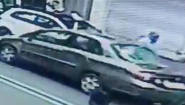 CCTV फुटेज : भरधाव कारनं त्याला हवेत भिरकावून दिलं CCTV फुटेज : भरधाव कारनं त्याला हवेत भिरकावून दिलं