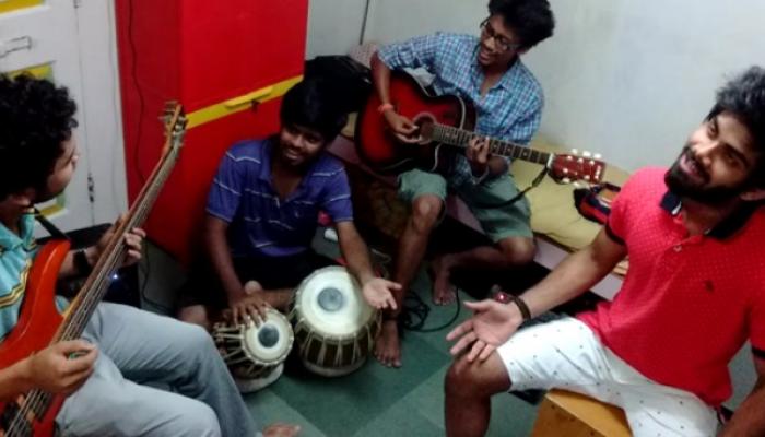 'हा' अभंग सोशल मीडियावर व्हायरल 'हा' अभंग सोशल मीडियावर व्हायरल