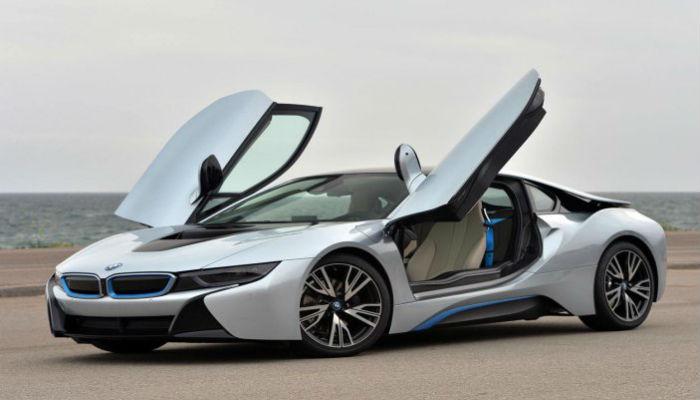 शाहरुखनं खरेदी केलेली 'BMW i8' नेमकी आहे तरी कशी... शाहरुखनं खरेदी केलेली 'BMW i8' नेमकी आहे तरी कशी...
