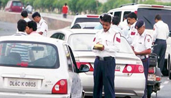 ट्रॅफिक पोलीस दंड घेऊ शकतात का नाही? ट्रॅफिक पोलीस दंड घेऊ शकतात का नाही?