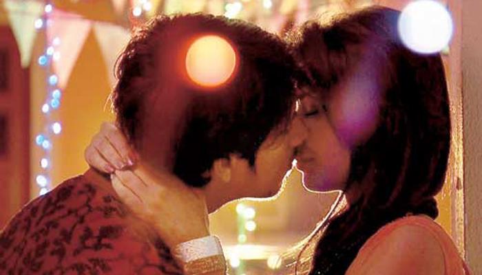 लग्नाआधी सेक्सबद्दल काय वाटतं भारतीय मुलींना? लग्नाआधी सेक्सबद्दल काय वाटतं भारतीय मुलींना?