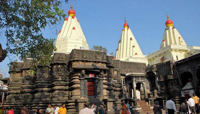 महालक्ष्मीच्या दर्शनाला या, पण 'शौचालय' कुठंय? असं विचारू नका! महालक्ष्मीच्या दर्शनाला या, पण 'शौचालय' कुठंय? असं विचारू नका!