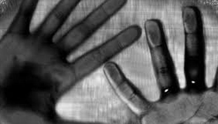 पत्नी दुसऱ्याच्या प्रेमात पडल्याने पतीने केली क्रूरपणे हत्या पत्नी दुसऱ्याच्या प्रेमात पडल्याने पतीने केली क्रूरपणे हत्या