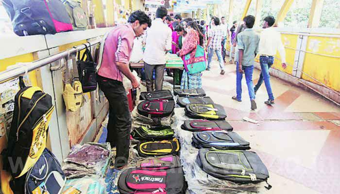 हफ्ता द्यायला नकार दिला म्हणून गुंडाची फेरीवाल्याला मारहाण हफ्ता द्यायला नकार दिला म्हणून गुंडाची फेरीवाल्याला मारहाण