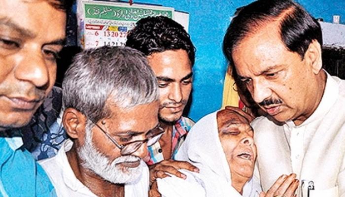 दादरी हत्याकांडप्रकरणी अखलाकच्या कुटुंबियांविरोधात गुन्हा दादरी हत्याकांडप्रकरणी अखलाकच्या कुटुंबियांविरोधात गुन्हा