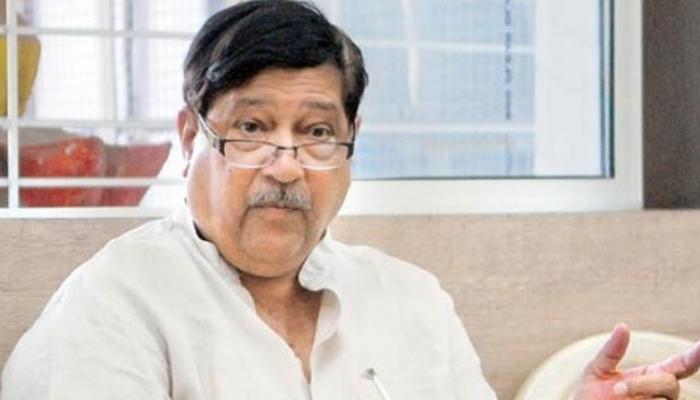 अन्न आणि नागरी पुरवठा मंत्री गिरीश बापट यांना नोटीस अन्न आणि नागरी पुरवठा मंत्री गिरीश बापट यांना नोटीस