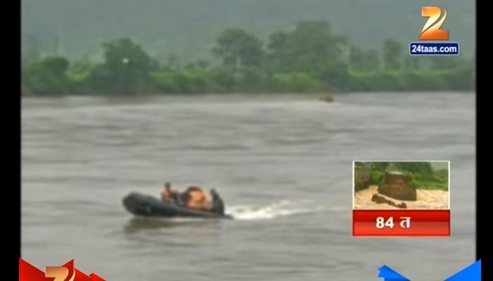 महाड पूल दुर्घटना : शोधकार्यात स्थानिक मच्छिमारांची मोठी मदत महाड पूल दुर्घटना : शोधकार्यात स्थानिक मच्छिमारांची मोठी मदत