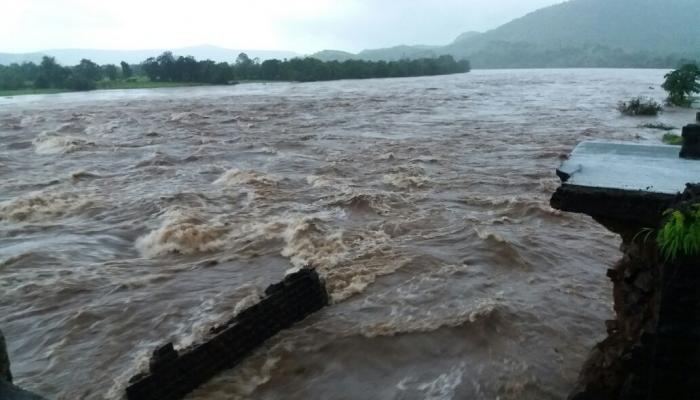 महाड पूल दुर्घटना : बेपत्ता नागरिक सापडले नाही तर मृत घोषित करणार : राज्य सरकार महाड पूल दुर्घटना : बेपत्ता नागरिक सापडले नाही तर मृत घोषित करणार : राज्य सरकार