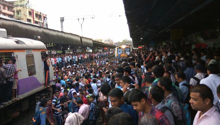 रेल्वे प्रवाशांच्या आंदोलनामागे समाजविघातक घटक? रेल्वे प्रवाशांच्या आंदोलनामागे समाजविघातक घटक?