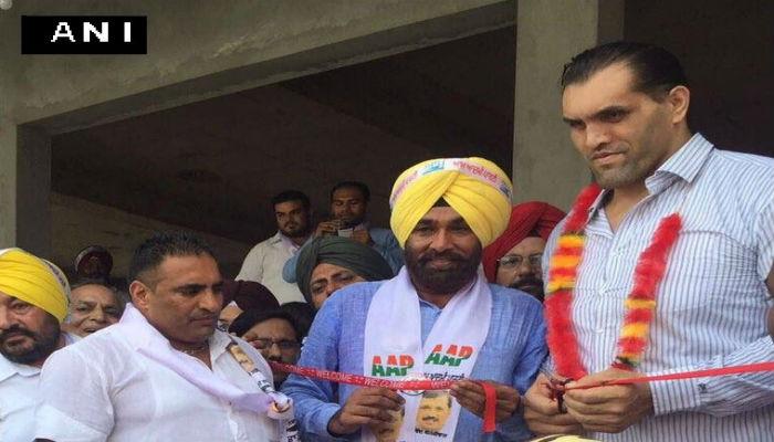 'द ग्रेट खली'चा आम आदमी पक्षाला पाठिंबा 'द ग्रेट खली'चा आम आदमी पक्षाला पाठिंबा