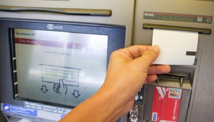 सावधान, एटीएममधील पैसे काढल्यानंतर स्लिप फेकू नका... सावधान, एटीएममधील पैसे काढल्यानंतर स्लिप फेकू नका...