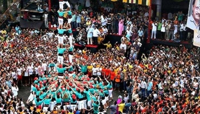 दहीहंडी : मुंबईत पोलिसांकडून अनेकांना नोटीसा, ठाण्याकडे लक्ष दहीहंडी : मुंबईत पोलिसांकडून अनेकांना नोटीसा, ठाण्याकडे लक्ष