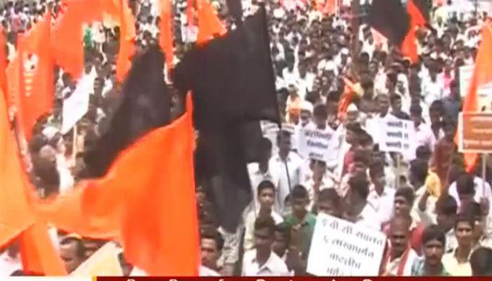 कोपर्डी बलात्काराच्या निषेधार्थ मराठा समाजाचा मोर्चा कोपर्डी बलात्काराच्या निषेधार्थ मराठा समाजाचा मोर्चा