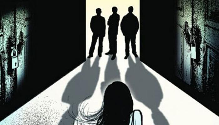 आई-वडिलांची हत्या करुन दोन अल्पवयीन मुलींवर सामूहिक बलात्कार आई-वडिलांची हत्या करुन दोन अल्पवयीन मुलींवर सामूहिक बलात्कार