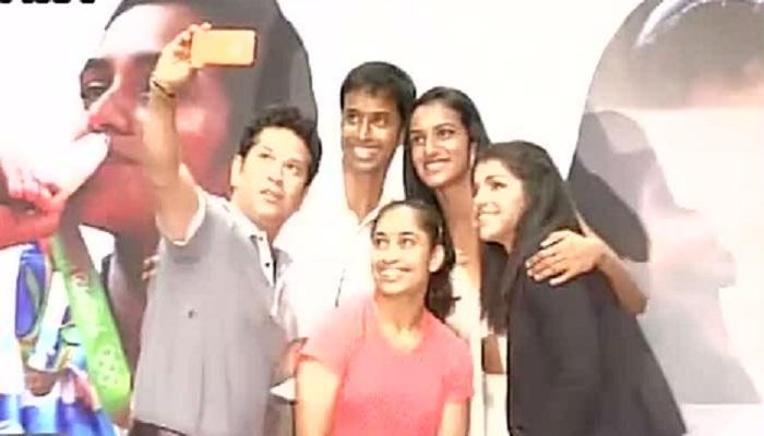 सचिनकडून सिंधू, साक्षी, दीपा आणि गोपीचंद यांचा सत्कार सचिनकडून सिंधू, साक्षी, दीपा आणि गोपीचंद यांचा सत्कार