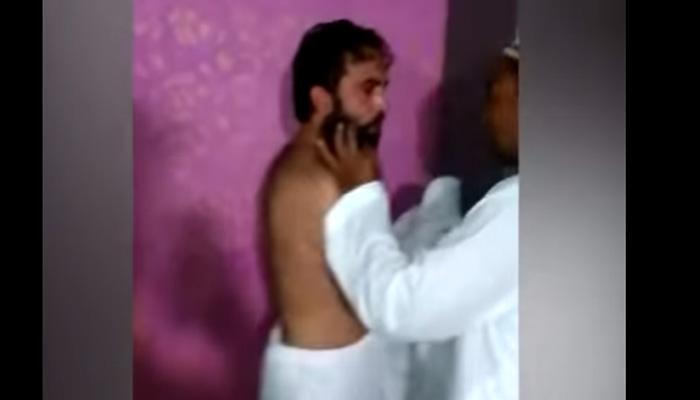 VIDEO : महिलेवर बलात्कार करताना इमामाला रंगेहाथ पकडलं VIDEO : महिलेवर बलात्कार करताना इमामाला रंगेहाथ पकडलं