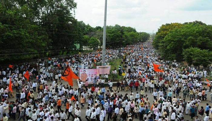 कोपर्डी घटनेविरोधात जळगावात मराठ्यांचा मूक मोर्चा कोपर्डी घटनेविरोधात जळगावात मराठ्यांचा मूक मोर्चा