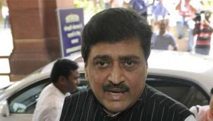 राष्ट्रवादीला अशोक चव्हाणांचे प्रत्युत्तर, आम्ही ठेका घेतलेला नाही! राष्ट्रवादीला अशोक चव्हाणांचे प्रत्युत्तर, आम्ही ठेका घेतलेला नाही!