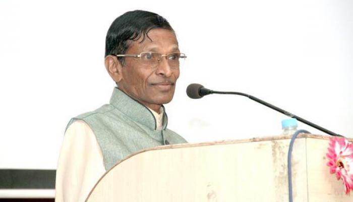 कुपोषणामुळे 600 मुलं दगावली, असु दे की-सावरा कुपोषणामुळे 600 मुलं दगावली, असु दे की-सावरा