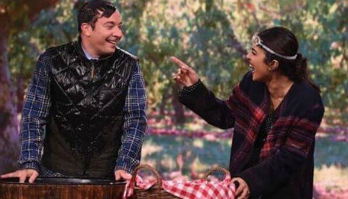VIDEO : प्रियांकाला असं करताना तुम्ही कधी पाहिलं नसेल... VIDEO : प्रियांकाला असं करताना तुम्ही कधी पाहिलं नसेल...
